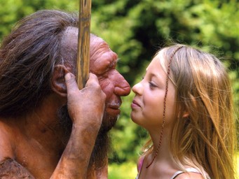 Neanderthaler Mr. N in het NeanderthalMuseum met een meisje.