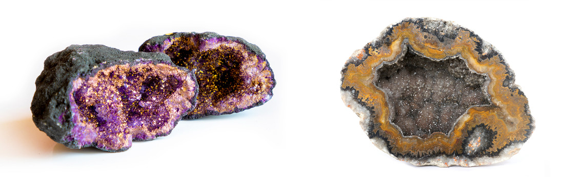 Een geode met amethistkristallen en pyriet (links) en met rookkwarts (rechts)