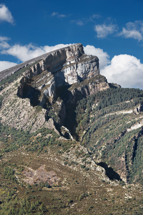 Dit is de Ansclo canyon in de Spaanse Pyreneeën. Zie jij de verschillende lagen gesteente? 