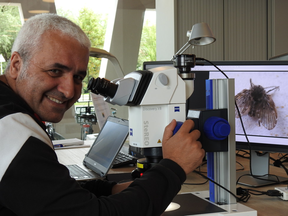 Pasquale aan het werk in Naturalis